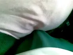 Les amis se masturbent dans la chambre et plongent. film poronographique complet en francais