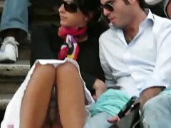 Les chatons bruns sont testés dans les bois. filme porno francais