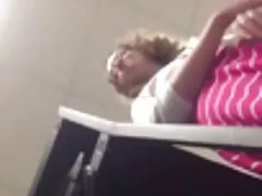 Le traître s'est retrouvé avec une salope blonde et l'a critiquée avec film complet en francais porno gratuit un chapeau ferme.