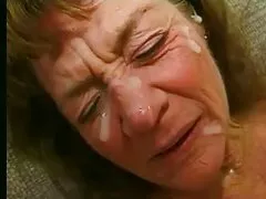Le pauvre père a séduit sa fille pour avoir une film x complet francais gratuit fille.