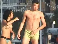 Muscle formateur baisée par flexible maman dans la chatte juteuse extrait de film porno francais après un entraînement dur.