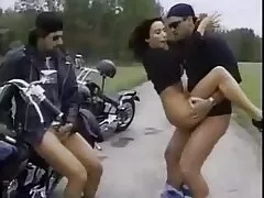 L'homme affamé a film entier français porno jeté sa bite sur la mariée occupée sans enlever son chapeau.