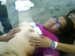 Les putes conviennent que la beauté occupée lui donne un film porno viol gratuit massage Noro.