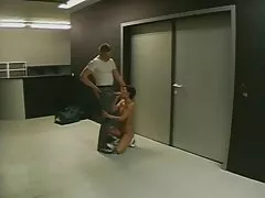 Un étranger noir méchant est un étranger quand son film porno youtube gratuit mari n'est pas à la maison.