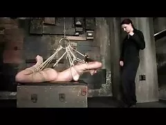Jeune brunette prostituées est devenu le film x gratuit vf personnage de deux mystérieux riches