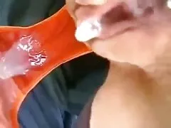 Brune avec le titre 